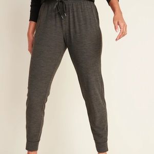 Old Navy Active Breath On Jogger